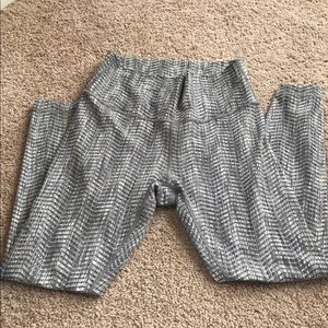 Lululemon arrow jacquard battleship silver spoon